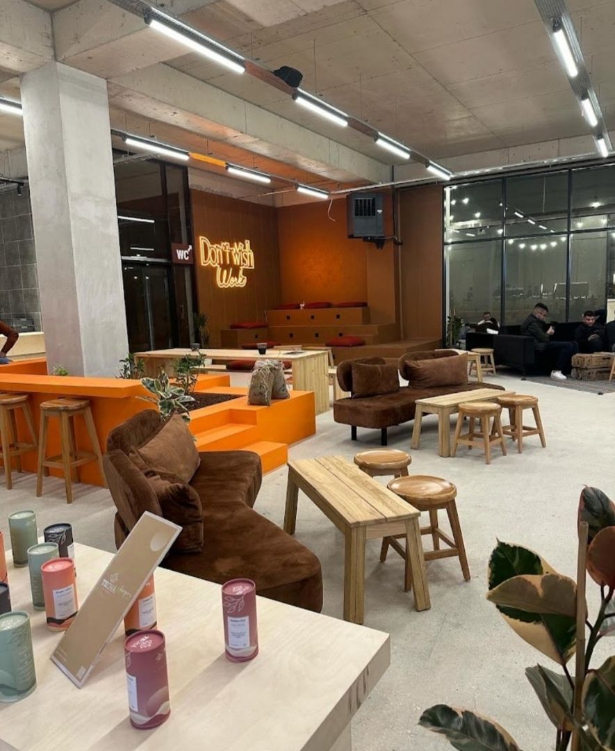 Kahveyle başlayıp ilhamla devam edin! 🚀 Harper's Coffee &amp; Roastery, sakin atmosferi ve enfes kahveleriyle Yenimahalle’de (Ankara) tam bir üretkenlik noktası. Bugün uğrayın, farkı hissedin! 🌿☕

Daha fazla bilgi ve kullanıcı değerlendirmesi için Cosyworker App'te inceleyin.