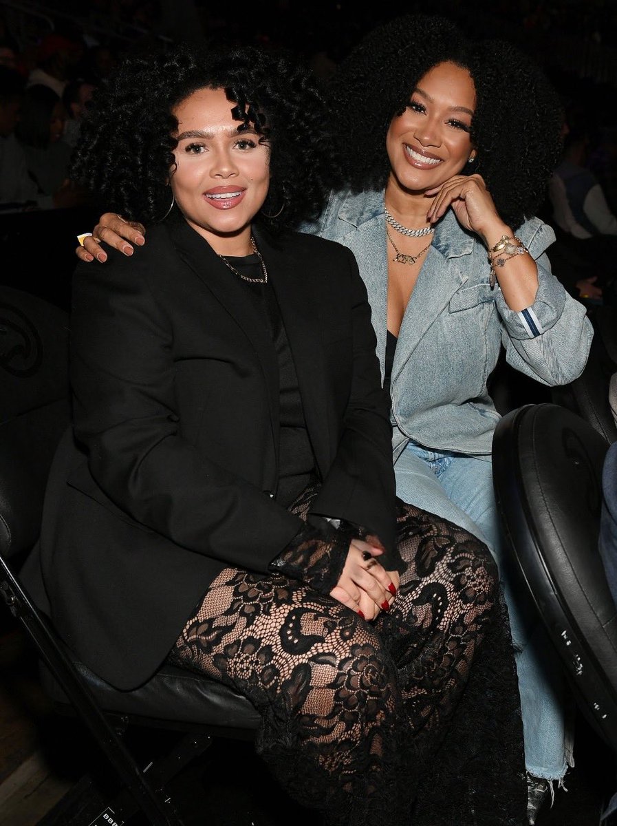 luv4_zatima's tweet photo. jasmine davis & crystal at the hawks game yesterdayπ€π©΅π€π©΅ #luvcrystalrenee #jasminedavis #hawksgame #SistasOnBET #Zatima #ZatimaOnBETPlus https://t.co/nGbGkrQizS