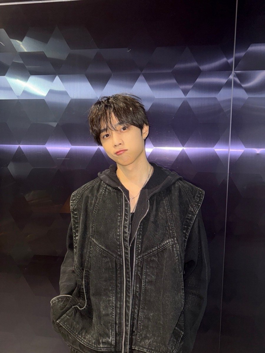[📸] 선우 아이돌 라디오 시즌4 DJ 완료🦝 떤디 없는 수요일은 상상하기도 싫어😑

#THEBOYZ #더보이즈
#SUNWOO #선우