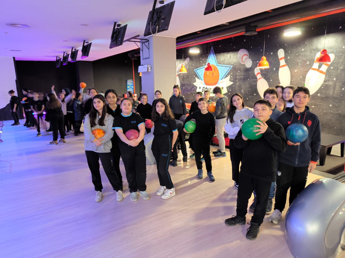 GaziogluMacide's tweet photo. Cavit Çağlar Ortaokulu BOWLİNG Turnuvasında 
Öğrencilerimiz bowling turnuvasına katılarak güzel bir etkinlik gerçeklestirdiler. Siz başarılı olun biz ödüllendirelim. Başarının adresi Cavit Çağlar Ortaokulu 🇹🇷🏆🥇🇹🇷 https://t.co/wPN3DNRdKv