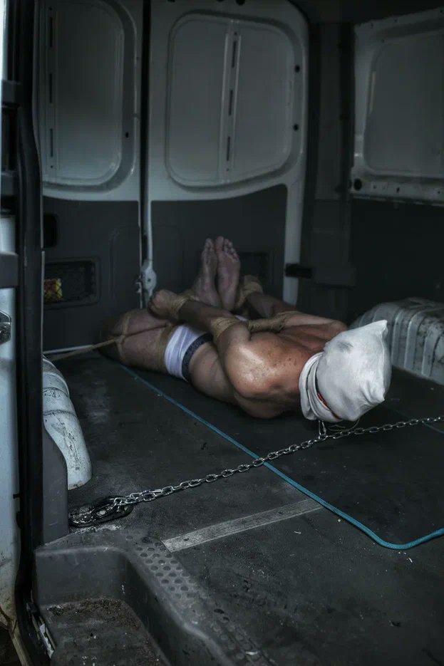 TTiedTales's tweet photo. @aussie_bound @pexy91 Oh, do not worry! He is very well secured https://t.co/UGGzaZF5OG