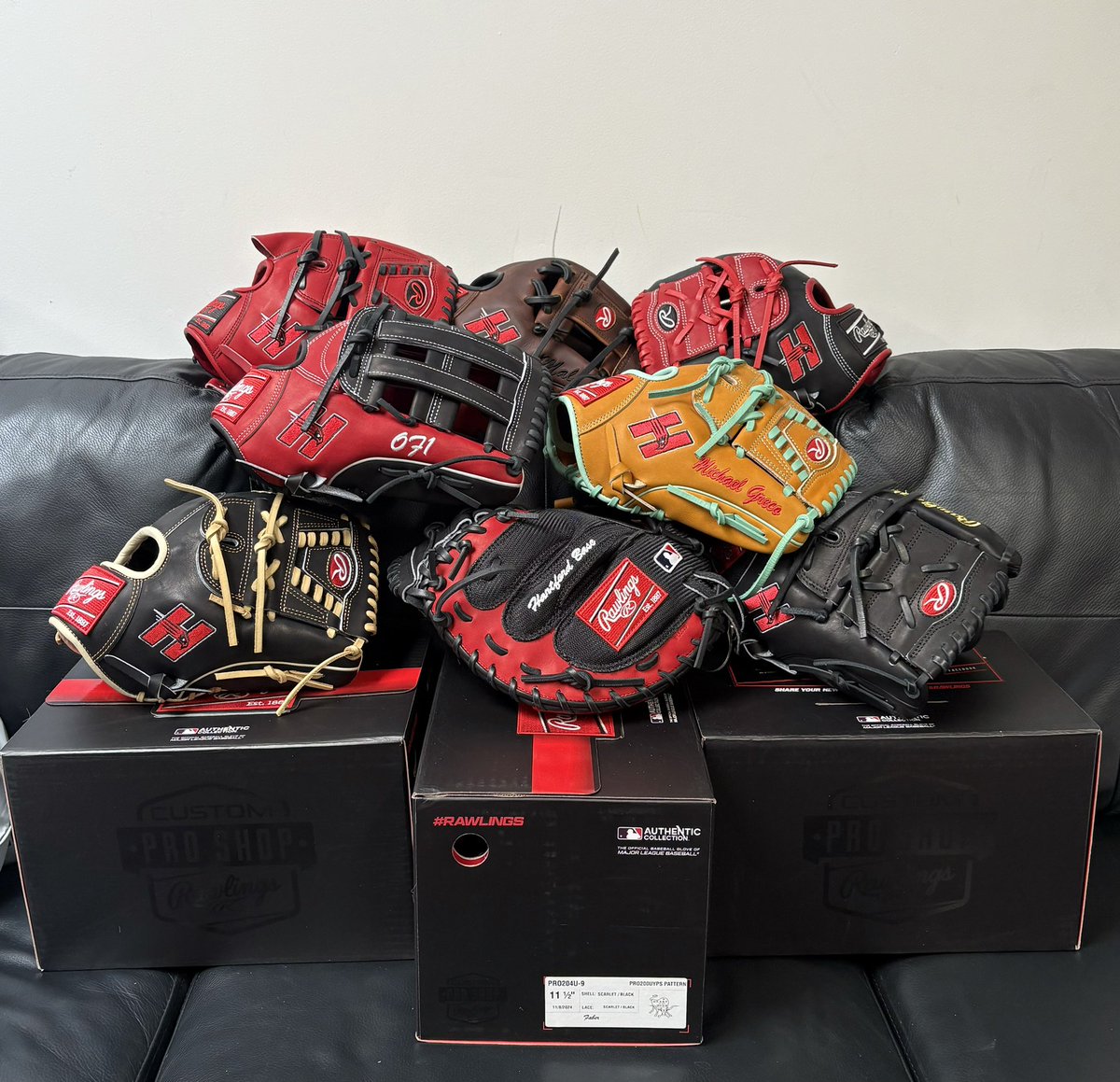 HartfordBASE's tweet photo. Some new leather to start the year! Big thank you to @RawlingsSports https://t.co/T2unLDmpOf