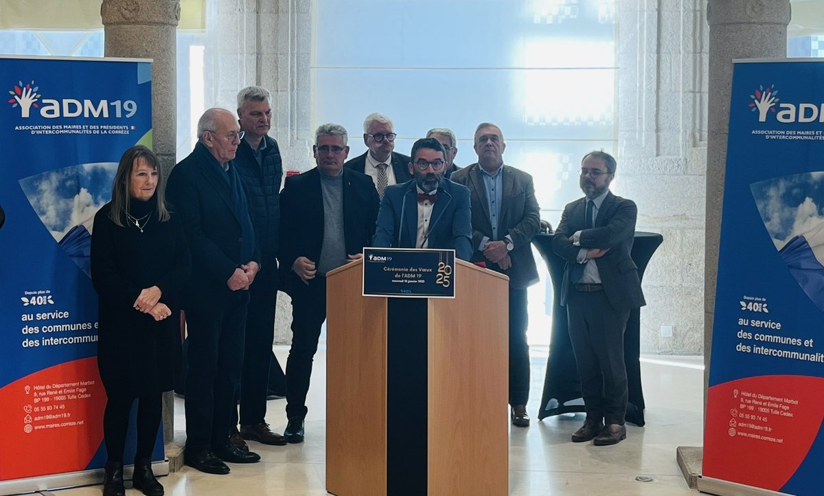 ProcureurTulle's tweet photo. Présent aux vœux de l’ADM19, @ProcureurTulle salue l’engagement des maires au quotidien et remercie l’ADM19 pour son soutien dans l’organisation des réunions citoyennes dans les territoires.

Il formule des vœux d’ouverture et de renforcement des politiques partenariales. https://t.co/R3dqN1G7pL