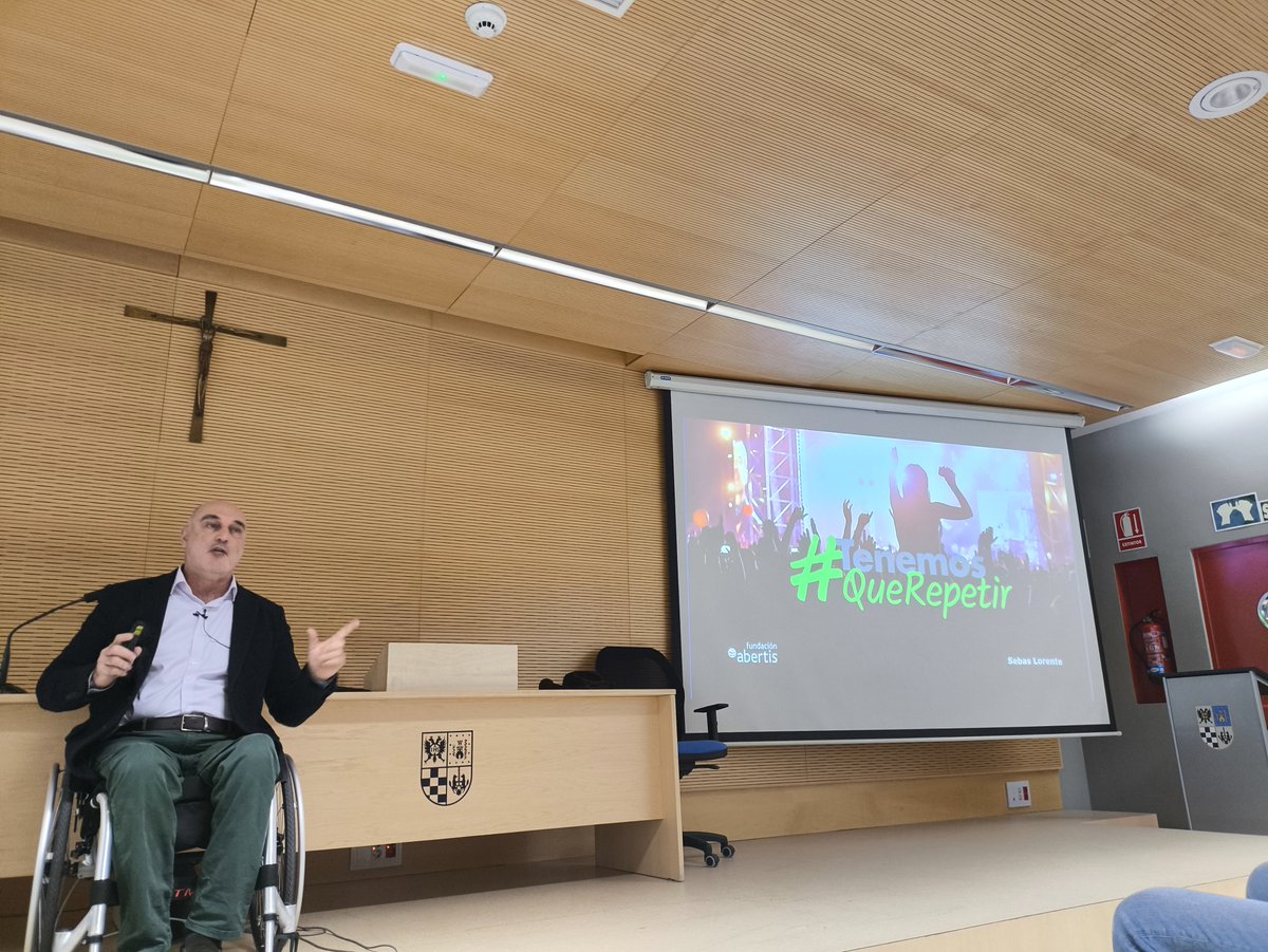 Ayer, gracias a <a href="/fundacioabertis/">Fundación Abertis</a> pudimos disfrutar de la magnífica charla “#Tenemos Que Repetir” de <a href="/sebas_lorente/">Sebas Lorente</a> sobre la importancia de tener PERSONALIDAD en las decisiones que vamos tomando en la vida. Fue un mensaje impactante e inspirador. ¡Muchas gracias Sebas!