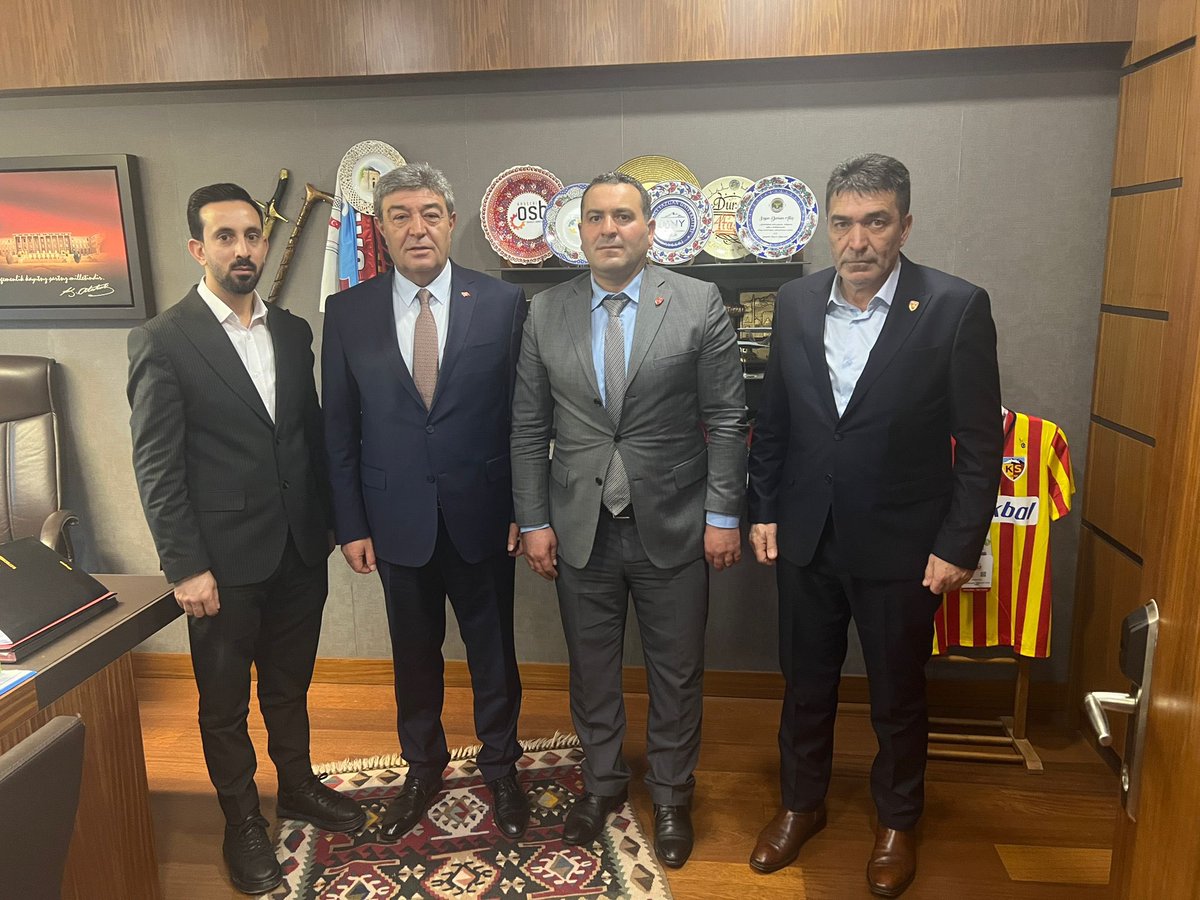 Terörle Mücadele Sırasında Yaralanıp Gazi Sayılmayanlar Derneği Genel Başkanı Sn. Ertuğrul Gazi Demir ve yönetimini makamımızda ağırladık. Verdikleri mücadelede her zaman yanlarındayım.
<a href="/ErtugrlGaziTmsy/">ERTUĞRUL GAZİ DEMİR</a>