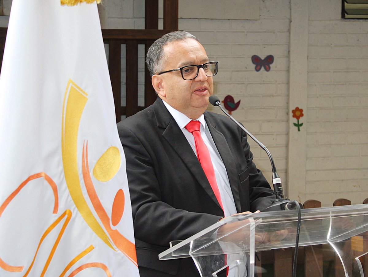 Lcdo. Edwin Estuardo Mejicano Argüello fue juramentado como Director General del Consejo Nacional de Adopciones 

Lcda. Aricel del Rosario Carballo Coronado  Presidente (e.f.) del Consejo Directivo del CNA juramentó al Lcdo.  Mejicano Argüello, Director General del CNA.