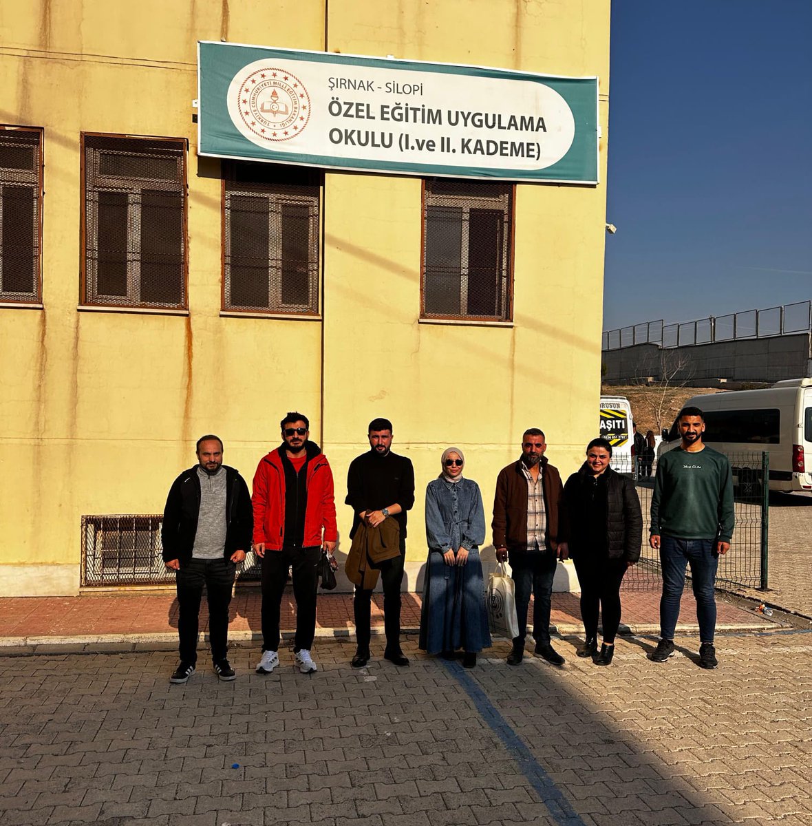 Silopi Temsilciliği Örgütlenme çalışmaları kapsamında;
📍 Özel Eğitim Uygulama Okulunu
Ziyaret ederek Eğitim Emekçileri ile bir araya geldi. 
13 Ocak'ta gerçekleştirilen #İşbırakma eylemi ve yaşanılan derin yoksulluk üzerine fikir alışverişinde bulunuldu.
Yaşasın Eğitim Sen!