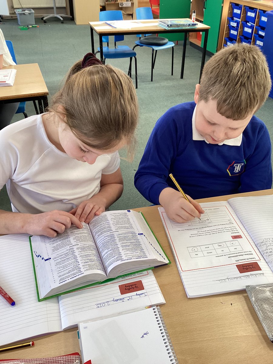 TH_Year4's tweet photo. We used thesaurus’s in English yesterday to find and use some exciting and new words in our writing! #THCREW https://t.co/386FvKe5y9