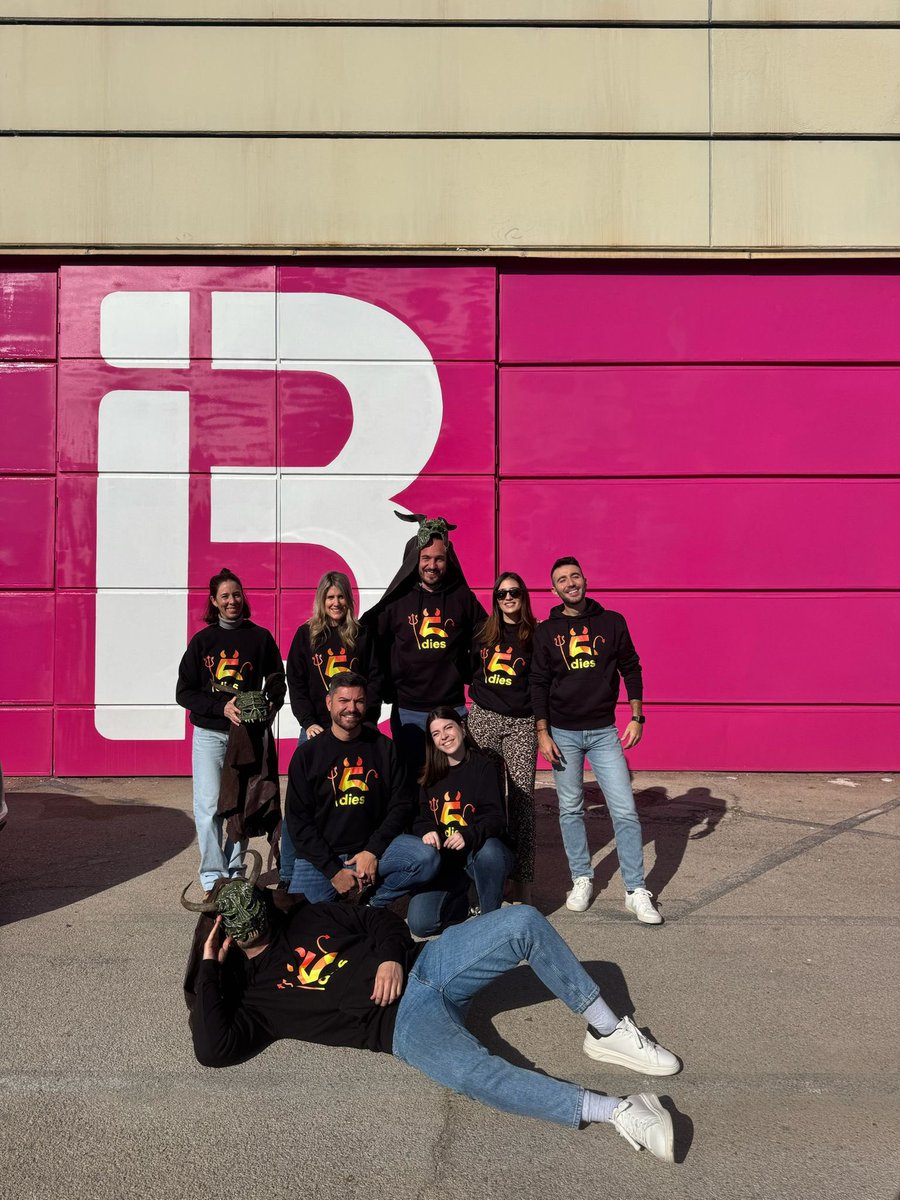 Enguany, encenem els #CincDiesIB3! 🔥

ℹ️Demà, a partir de les 16:55h, serem presents a tots els punts santantoniers de Mallorca! 📍

Dimonis, foguerons i molta tradició en directe a @ib3 ! 👹