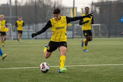 serboscout's tweet photo. 🇩🇪🇷🇸 | Nikola Jekić • BVB • 10/CM

I would say, one of the best 2010 born players in diaspora

Plays every position in the middle of the field

He was injured for a while but now he has recovered and was on 2 tournaments with BVB, and had nice stats

Goals, assists and more⬇️ https://t.co/KfdpZWp493