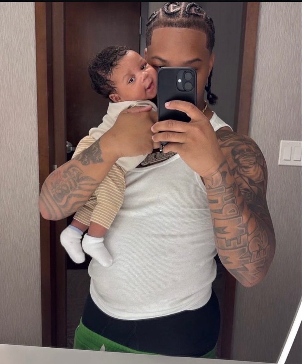 Getting pics like this sent to you from your significant other>>>

(Via doncarta_official on IG)