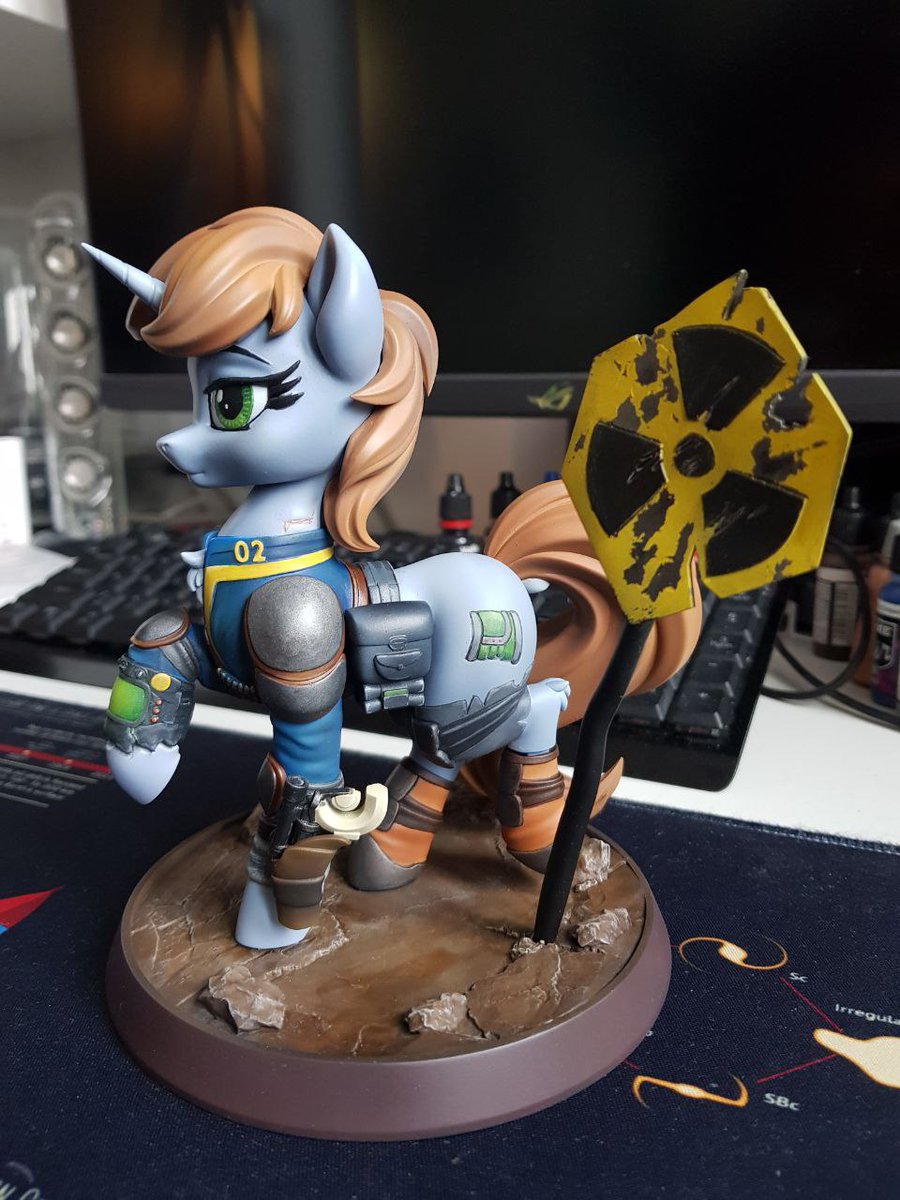 Taaldis1's tweet image. Finished! Commision ^-^ Littlepip from FoE, 3d model by @chyvak34 , nice job - as always. Print, paint &amp;amp; weathering by me. Around 40 hours of painting job only. I&apos;ll add some finishing touches and she will be on her way to hew home.