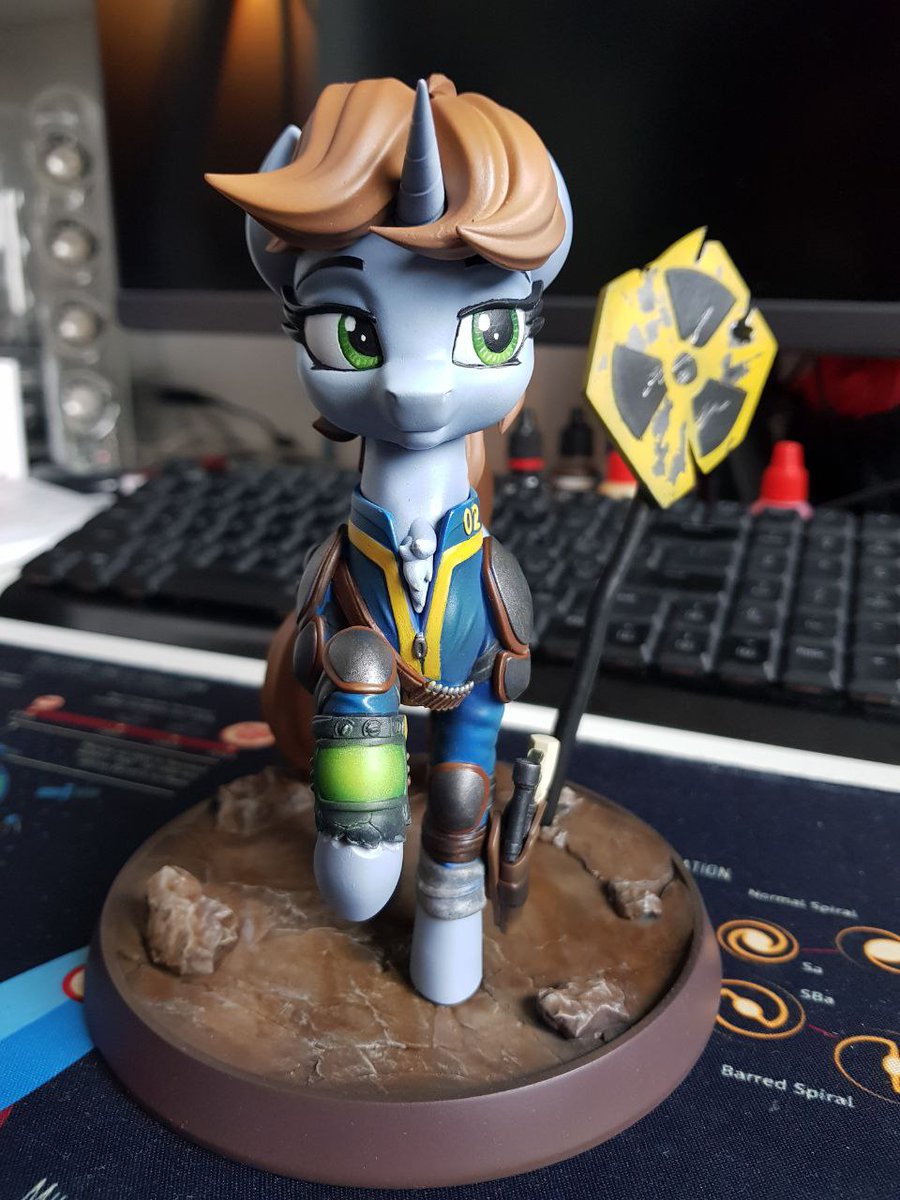 Taaldis1's tweet image. Finished! Commision ^-^ Littlepip from FoE, 3d model by @chyvak34 , nice job - as always. Print, paint &amp;amp; weathering by me. Around 40 hours of painting job only. I&apos;ll add some finishing touches and she will be on her way to hew home.