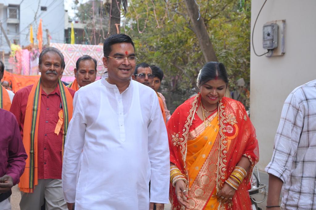 Rikesh_SenBJP's tweet photo. आज कैलाश नगर में आयोजित रामायण पाठ एवं मूर्ति स्थापना कार्यक्रम में सम्मिलित होकर अपार आनंद की अनुभूति हुई। यह कार्यक्रम हमारे समाज में धार्मिक और सांस्कृतिक मूल्यों को मजबूत करता है। प्रभु श्रीराम का आशीर्वाद हम सभी पर बना रहे। जय श्री राम!
#RamayanPath #CulturalHeritage #CommunityUnity #KailashNagar