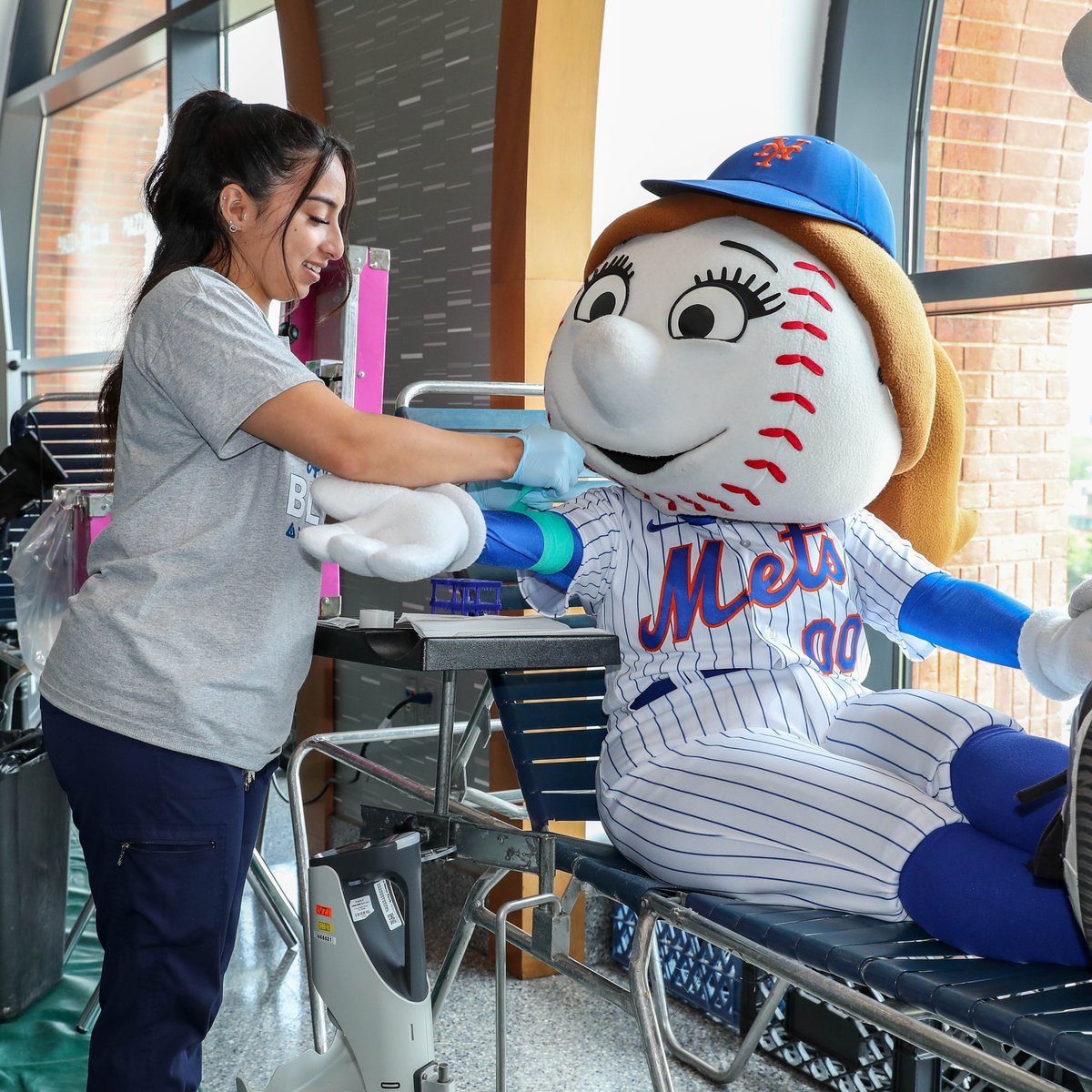 AmazinMetsFdn's tweet photo. Mr. & Mrs. Met are ready to donate. Are you?

Head to the Piazza Club at @CitiField between 10 AM - 6 PM to participate in the @Mets annual Winter Blood Drive. All donors will receive one voucher for two tickets to select Mets home games in 2025. Free parking in Lots B & D.

https://t.co/10WCsO7cjb
