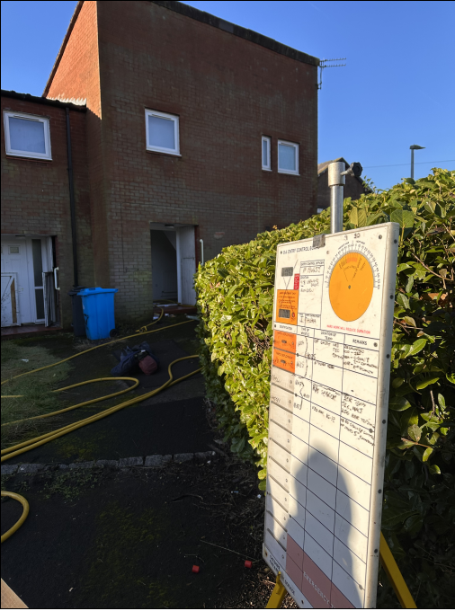 FrodshamFire's tweet photo. Today, our team completed Breathing Apparatus training off station. This training helps to support and develop our trainee Firefighters ensuring their best prepared for real life incidents.
Thanks to Riverside Housing for working in partnership with us 👏🏻 
#Frodsham 
#ThinkOnCall https://t.co/I9g9quIBR5