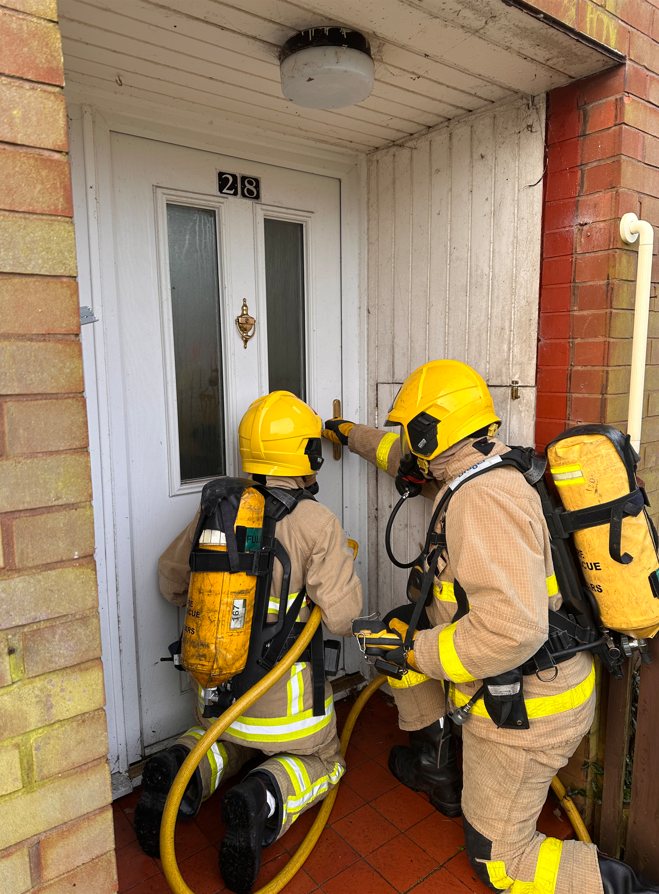 FrodshamFire's tweet photo. Today, our team completed Breathing Apparatus training off station. This training helps to support and develop our trainee Firefighters ensuring their best prepared for real life incidents.
Thanks to Riverside Housing for working in partnership with us 👏🏻 
#Frodsham 
#ThinkOnCall https://t.co/I9g9quIBR5