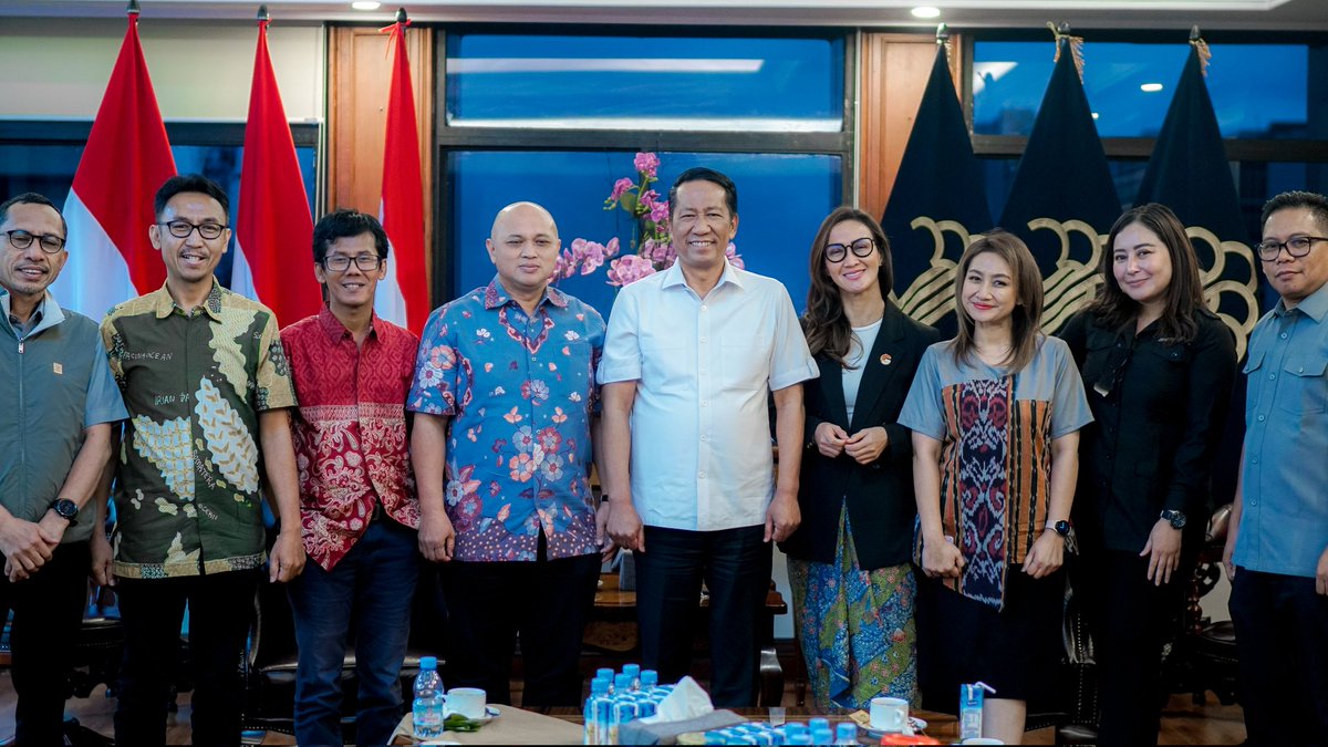Audiensi IJTI dengan Menteri Hukum Supratman Andi Agtas. Beliau berkomitmen untuk terus menjaga kemerdekaan pers serta siap memfasilitasi untuk meninjau kembali pasal2 dalam UU yang berpotensi mengancam kemerdekaan pers di tanah air. @Kemenkumham_RI