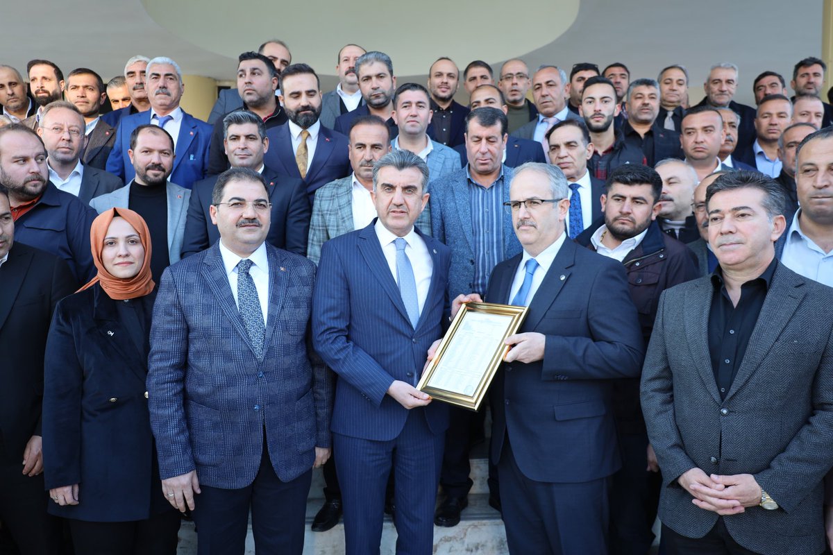Guneydogu_TV's tweet photo. AK PARTİ ŞANLIURFA İL BAŞKANI İLHAMİ GÜNBEGİ MAZBATASINI ALDI 

https://t.co/xfU0OfmVQB

@akpartiurfa @milhamigunbegi #şanlıurfa https://t.co/lNetKje1Zy