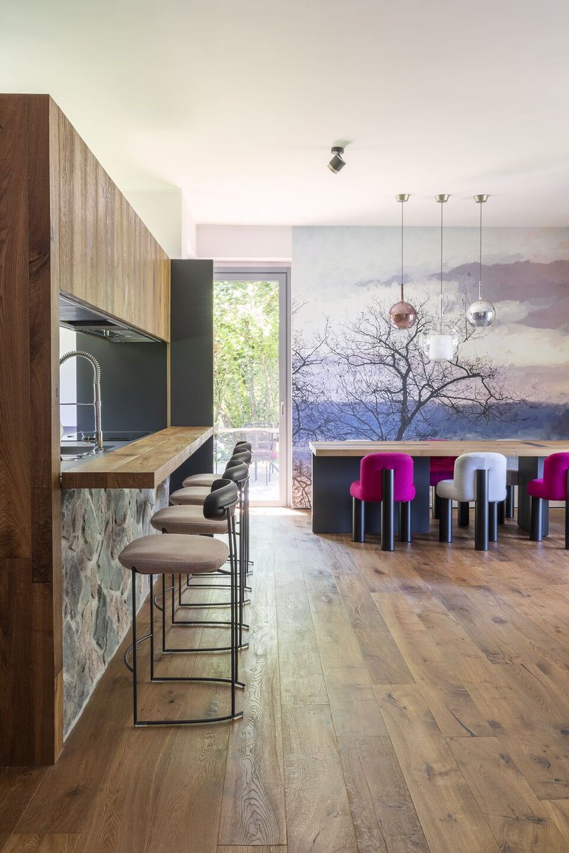 Archello's tweet image. Filippo Bombace’s "Casa Funky" renovation embraces a harmonious blend of vintage charm and global influences. 
buff.ly/3PAcoGc

#EclecticDesign #VintageInteriors #CustomCraftsmanship