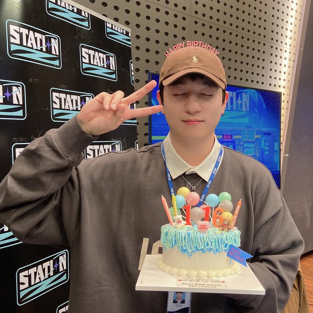 소중한 우리 성진이 생일 축하해
맛난거 많이 먹고 최고로 행복하고 
넘치게 사랑받는 따수운 하루 보내길 바라

언제나 응원하고 많이 아낀당 🩷 진심이야

#동화처럼_따뜻한_데장_생일축하해
#STAY_WITH_SUNGJIN