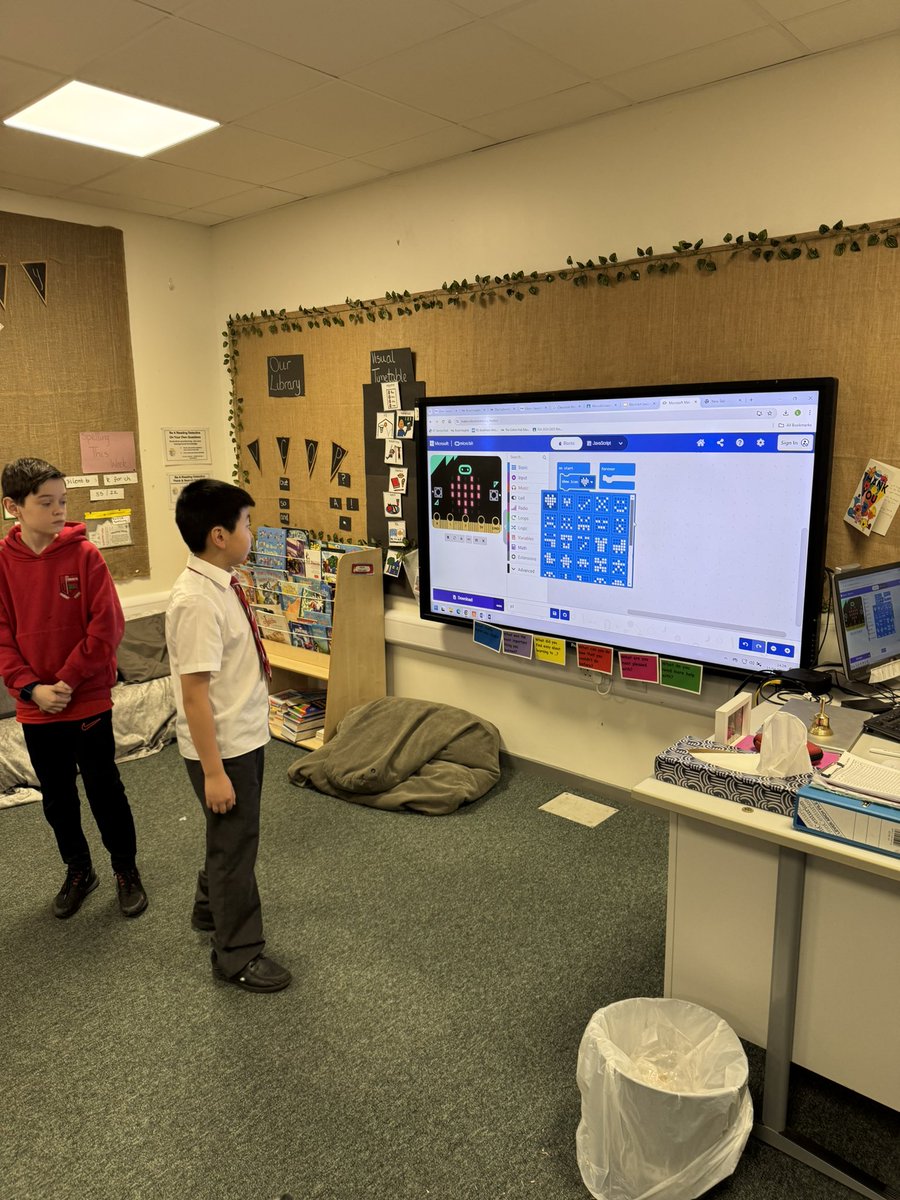 Our amazing digital leaders led a Microbit lesson in P3A, showing them how to bring their Microbit to life 🤩 #CrookfurDigi #Masterclass