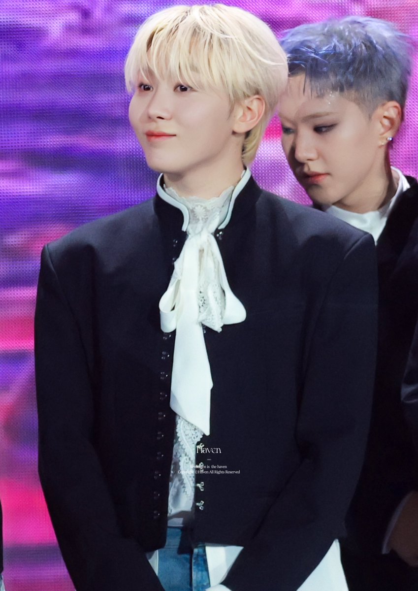 추운 겨울 제주의 봄바람처럼 포근하고 따스한 마음을 가지고 태어난 승관아 난 네가 보여주는 세상의 사랑이 너무 폭신폭신해서 구름 같다는 생각을 하고는 했어 가끔 그런 너의 무해함이 너를 해할까 봐 조마조마했던 적도 있는데 그렇지만 이제는 너의 그런 동그란 마음속엔 승관이가 세워온 단단한