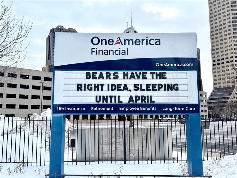 OneAmerica's tweet photo. π₯Ά It's so cold we can π» BEARLY stand it!!
#OneAmericaSign #WinterVibes #StayWarm #WinterInIndiana #IndyWeather
@SeanAshWX
@angelabuchman
@KevinGWRTV
@AshleyBrownWX
@BrianWilkes59wx
@ChrisWrightWx https://t.co/T3E5HycJ9M