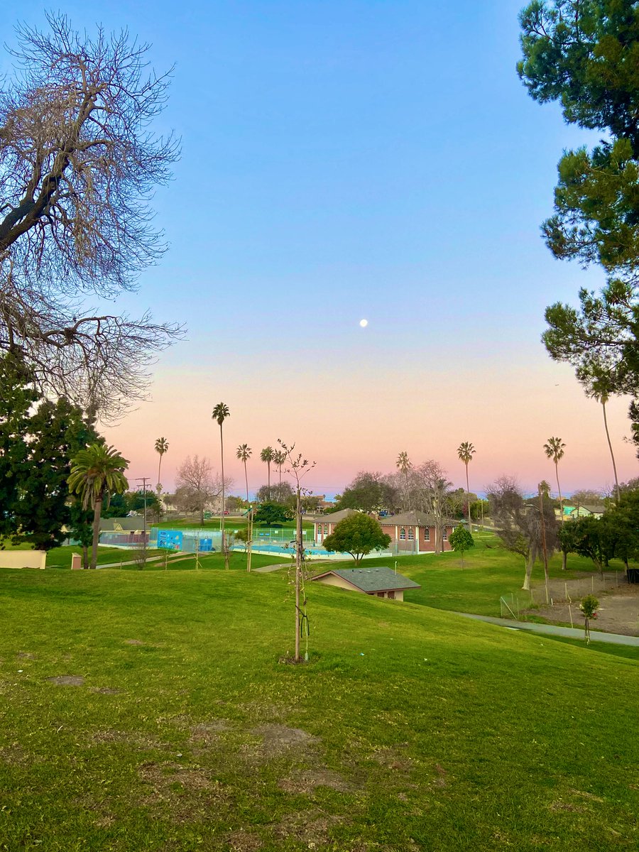 janf1986's tweet photo. Workout is done and the moon is still visible- This is what I like best. Been through this fitness thing and I’m done giving myself extravagant moving goal posts. If I break this fast early, I won’t be mad. #KISS https://t.co/UoRixzhFbf