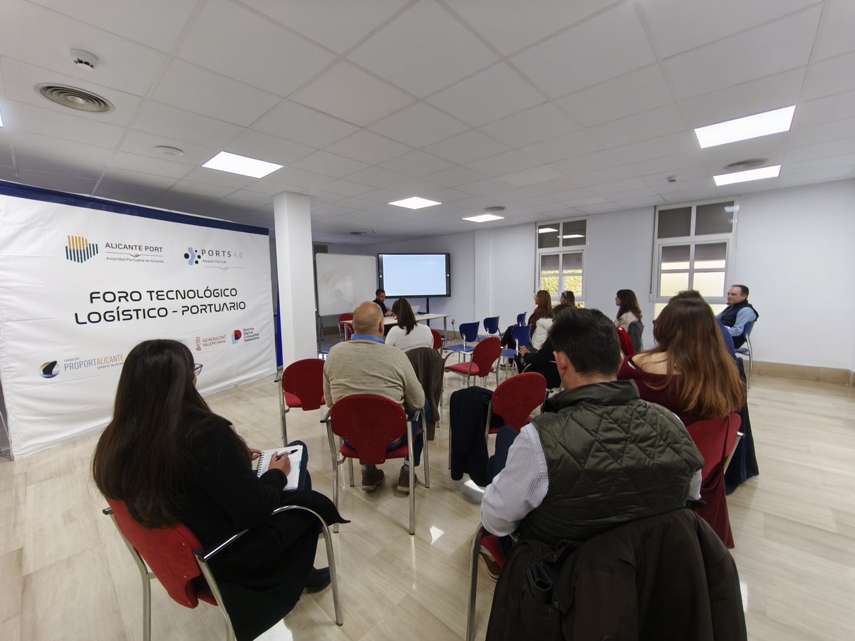FEMPAlicante's tweet photo. 📌Esta mañana, el equipo de nuestra Oficina Acelera Pyme FEMPA, ha organizado un nuevo taller sobre RPA y automatización de procesos en colaboración @BigDataAsoc  y el @PuertoAlicante  , en las instalaciones del #PortLab.

@‌redpuntoes @acelerapyme https://t.co/VPXil2FF17