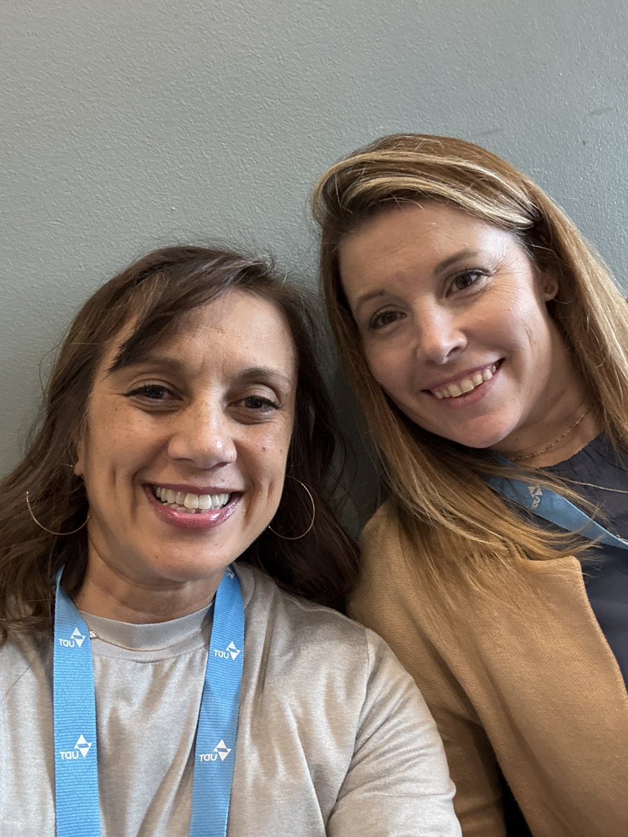 An hour before <a href="/mrronclark_/">Ron Clark</a> speaks <a href="/FETC/">FETC</a> and the line reminds me of Disney. No worries we were 2&amp;3 in line. CANNOT wait!!! #teacherhero #CCEstem