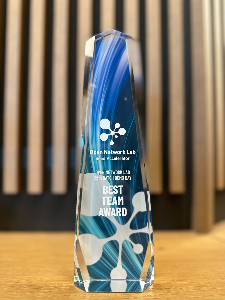 xMapOfficial's tweet image. 🎖️ xMap received a trophy at Onlab Demo Day for the Best Team Award!

We were selected for Batch 29 of Open Network Lab’s (OnLab) Startups Seed Accelerator Program. 

#AI #GeospatialData #xMap