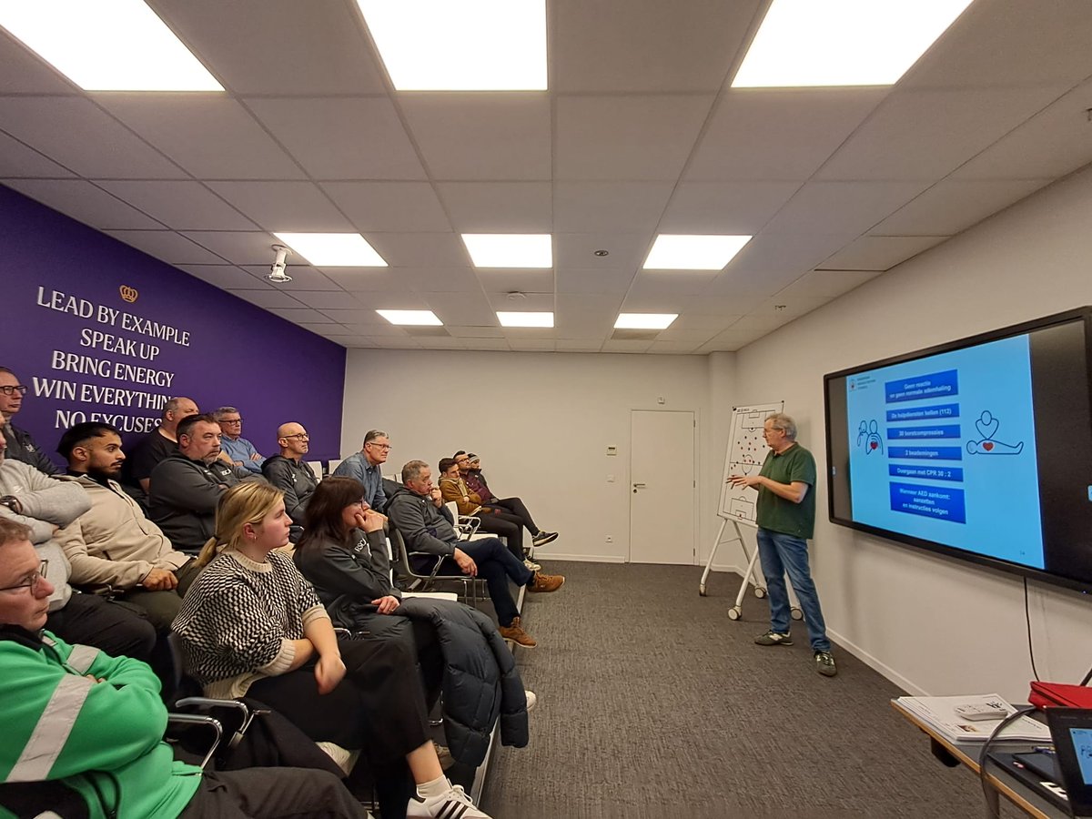 MinipopBE's tweet photo. 𝑀𝑖𝑛𝑖𝑝𝑜𝑝 𝑒𝑛 𝑀𝑎𝑢𝑣𝑒 @rscanderlecht ⚽️🙅‍♀️
Pour la première formation de 2025, nous avons eu l’honneur de former différents collaborateurs chez l’équipe de football RSC Anderlecht 🔥Bedankt @jeroentrogh &amp; @philipvandenneucker voor de omkadering🙏
#RSCA #rscanderlecht #cpr https://t.co/5HHXSOeaF4