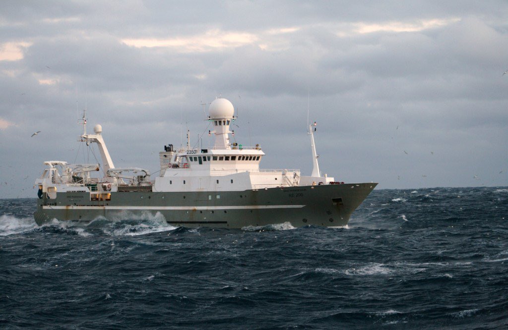 Veit einhver hvort að Árni sigli út í dag?
Það þarf að fara græja þessa loðnu takk. 
#íslenskursjávarútvegur