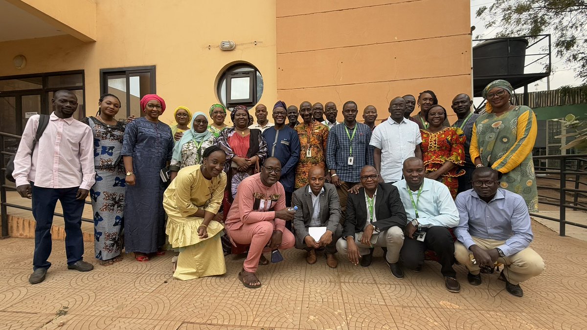 PMRTC (@mrtcparasito) on Twitter photo It was a great honor to welcome Charles Michael Adekunle, Executive Director of Roll Back Malaria, and the Director of PNLP to PMRTC.After visiting the genomic labs and insectarium, he praised the remarkable work of the researchers and reaffirmed his continuous support. <a href="/djimdeab/">Abdoulaye DJIMDE</a> It was a great honor to welcome Charles Michael Adekunle, Executive Director of Roll Back Malaria, and the Director of PNLP to PMRTC.After visiting the genomic labs and insectarium, he praised the remarkable work of the researchers and reaffirmed his continuous support. <a href="/djimdeab/">Abdoulaye DJIMDE</a>