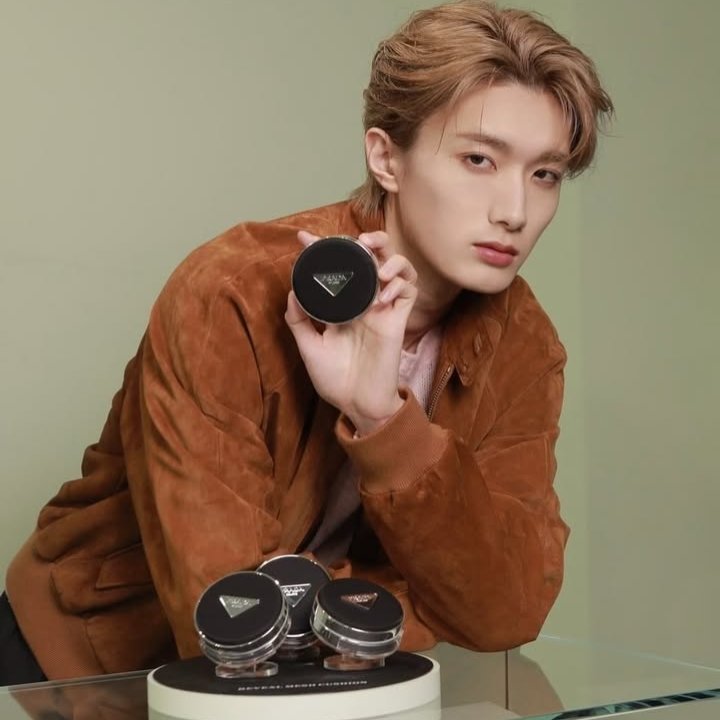 hall_tlm's tweet photo. Not my favorite jbl "tops" being hired by PRADA 😭 FACE CARDS FACE CARDS!
(Of course Junsei liked Kenshin's post first before anyone else)
#icannotreachyou
#OurYouth
#LoveIsBetterTheSecondTimeAround
#CandyColorParadox https://t.co/PaUWA8y5CX