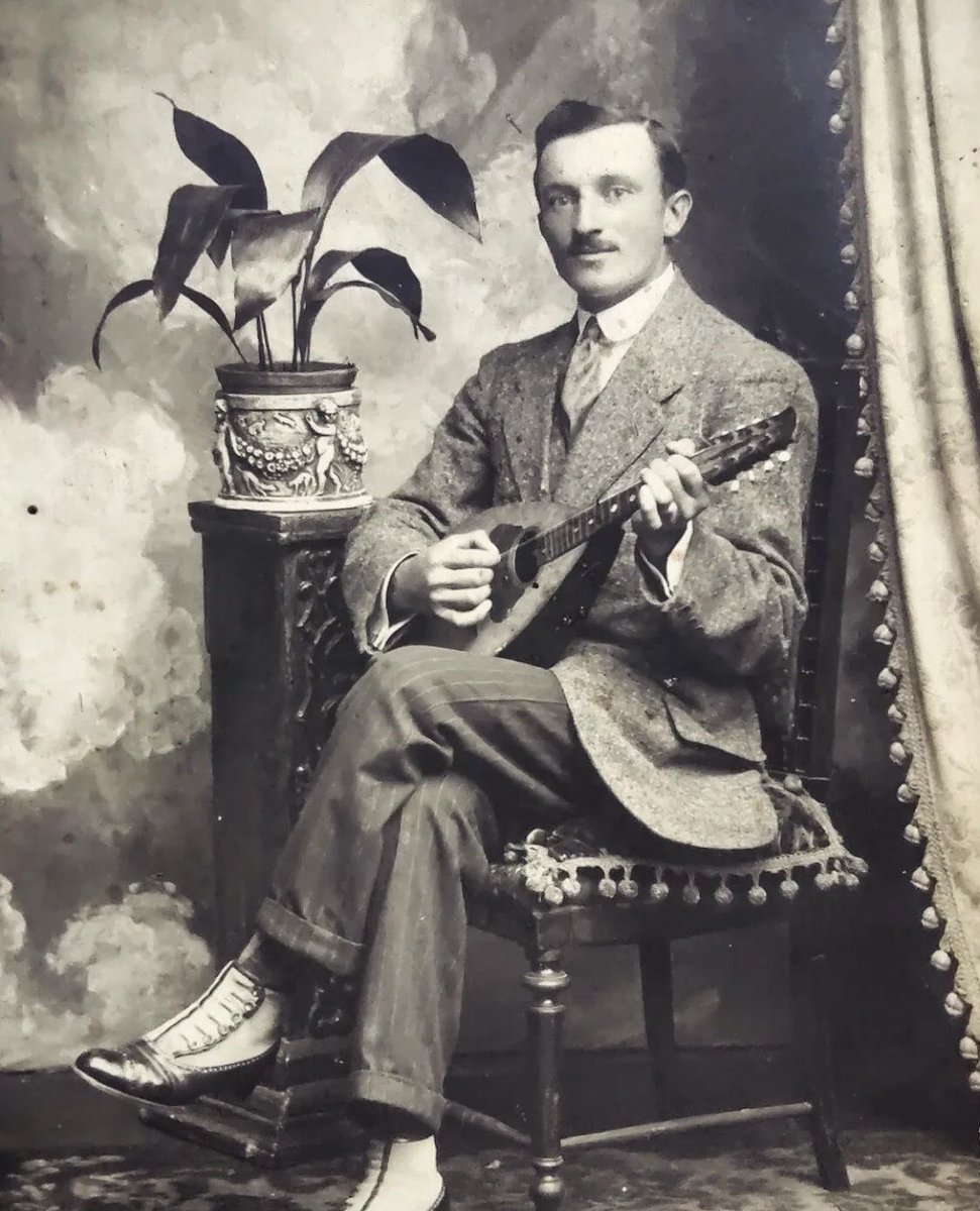 Miletti - Mandolin’s Art
galleriamiletti.it 👈

#collezionemandolino #galleriamiletti #mandolino  #napoli #culturacampania #musicabarocca #mandolin #mandoline #mandolinist #mandolinista #orchestramandolino #mandolinobarocco #campaniadavivere #mandolinonapoletano #miletti