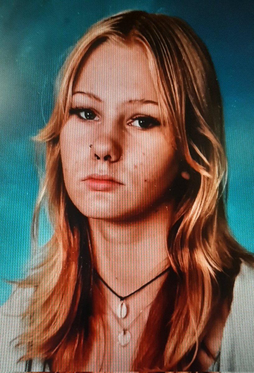 JaanaValle's tweet photo. Tätäkään nuorta ei olisi menetetty mikäli #lastensuojelu toimisi. Mikaela 13v #tappoi itsensä vuosi sitten. Hän ei saanut sitä #apua mitä olisi tarvinnut. Hän oli #hatka reissulla ja teki itsemurhan julkisessa vessassa. Sydän itkee lastensuojelun lapsista. Kuva IS https://t.co/fSuUrgbmu6