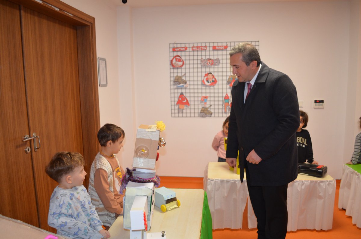 ayasilcemem's tweet photo. İlçe Milli Eğitim Müdürümüz Zafer ŞİMŞEK  İlçemiz Cemil Meriç Anaokulu'nu ziyaret etti. Müdürümüz Zafer ŞİMŞEK  Okul bünyesinde gerçekleştirilen  geri dönüşüm sergisi etkinliklerini inceledi. Emeği geçen öğrenci,öğretmen ve velilere teşekkür etti. @AyasKaymakaml @MemAnkara https://t.co/d7Idmx8YbG