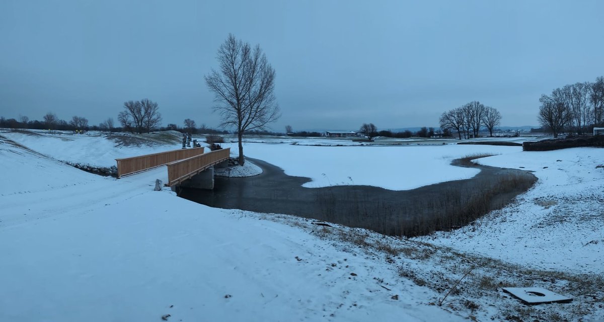 The snow finally got us!! It looks beautiful but not ideal during a major bunker renovation......the team is cracking on regardless &amp; helping bring this golf course back to life #Austria #Snowday #Bunkerreno #bunkerliner #syntheticbunkeredges #sealedbunkersystems