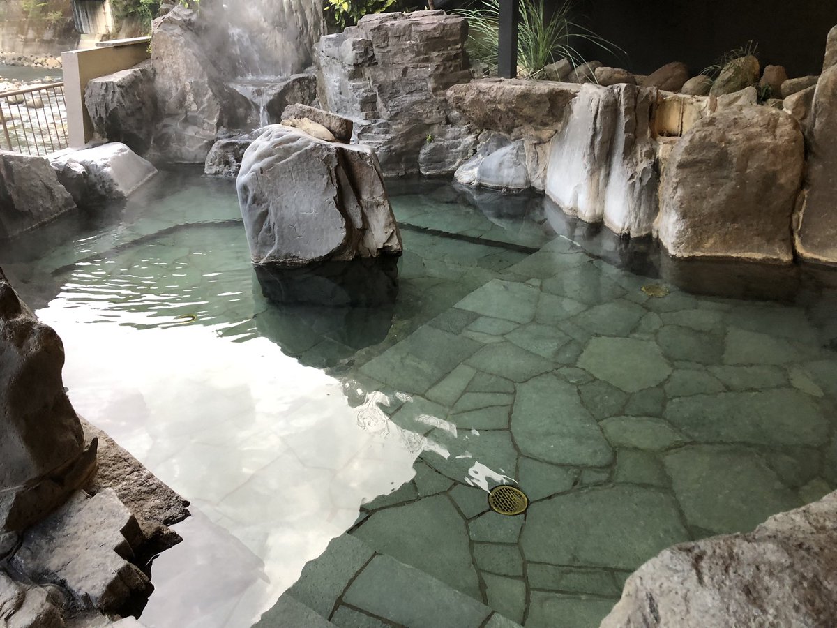 hiro_sas's tweet photo. 「つえたて温泉 ひぜんや」の
本館大浴場「豊後の湯」♨️

川のせせらぎ音を聴きながら
こちらの湯もまた格別…♪

寛ぎのひと時に心から感謝…✨

#熊本県小国町
#県境に佇む温泉旅館
#つえたて温泉ひぜんや 
#温泉旅館
#豊後の湯
#本館大浴場
#こちらもまた格別
#旅行好き
#ホテル巡り好き
#時差投稿 https://t.co/YyyBFFYyST