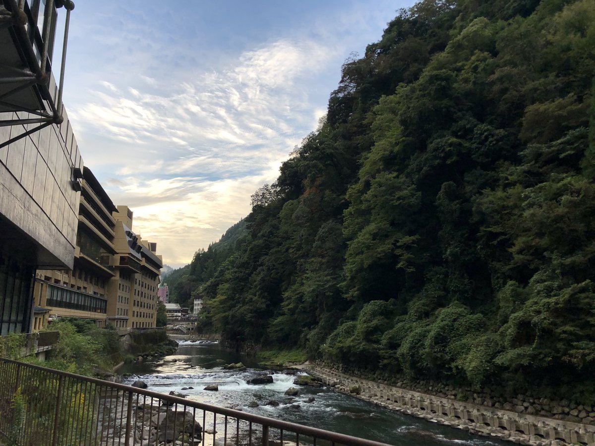 hiro_sas's tweet photo. 「つえたて温泉 ひぜんや」の
本館大浴場「豊後の湯」♨️

川のせせらぎ音を聴きながら
こちらの湯もまた格別…♪

寛ぎのひと時に心から感謝…✨

#熊本県小国町
#県境に佇む温泉旅館
#つえたて温泉ひぜんや 
#温泉旅館
#豊後の湯
#本館大浴場
#こちらもまた格別
#旅行好き
#ホテル巡り好き
#時差投稿 https://t.co/YyyBFFYyST