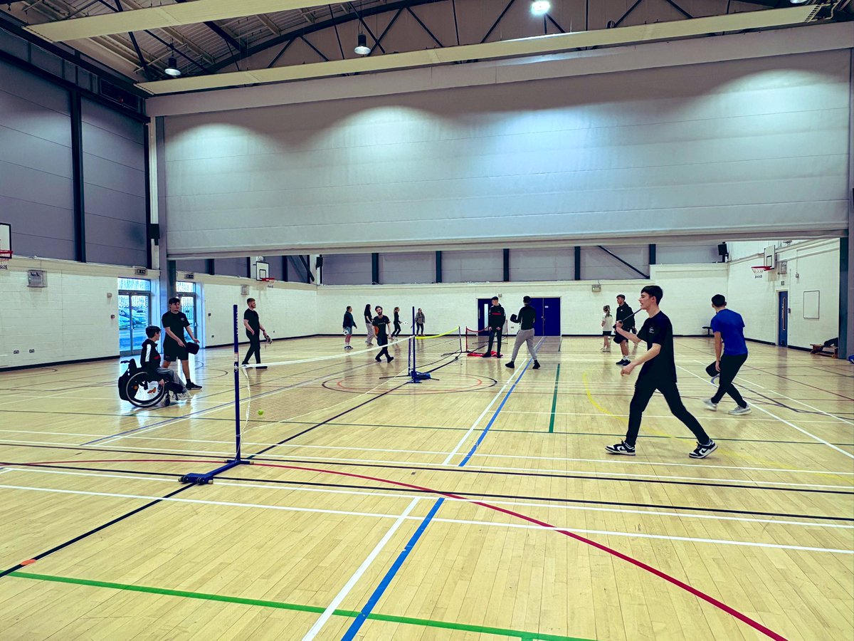 Laura Burns tweet media