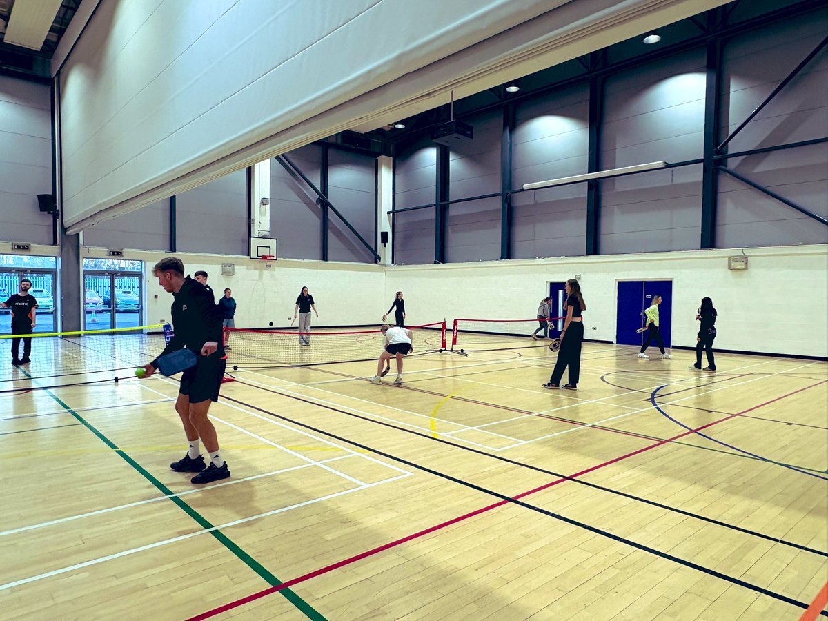 Laura Burns tweet media