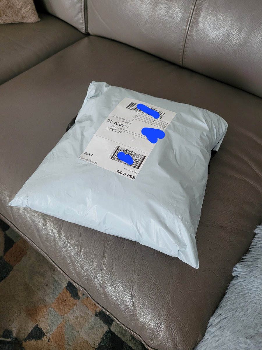 SueTilden's tweet photo. @Evriserviceline There is no DM! 😡 My parcel was eventually delivered yesterday and there is no way it was bigger than expected like you said it was. He is a picture of it! https://t.co/J6ldirMHIW