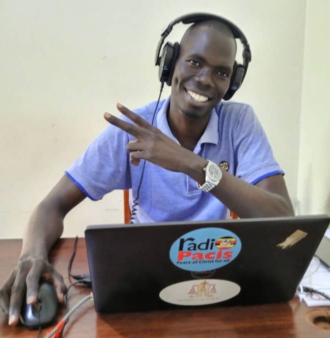 RadioPacisGulu's tweet photo. DAILY PRESS REVIEW |2-3pm
Be well equipped with information every afternoon from daily monitor, new vision paper and highlights from the East African paper with @Riccardo and @Shahsa
#DailyPressReview
#PeaceOfChristForAll https://t.co/DVKcbkioIp