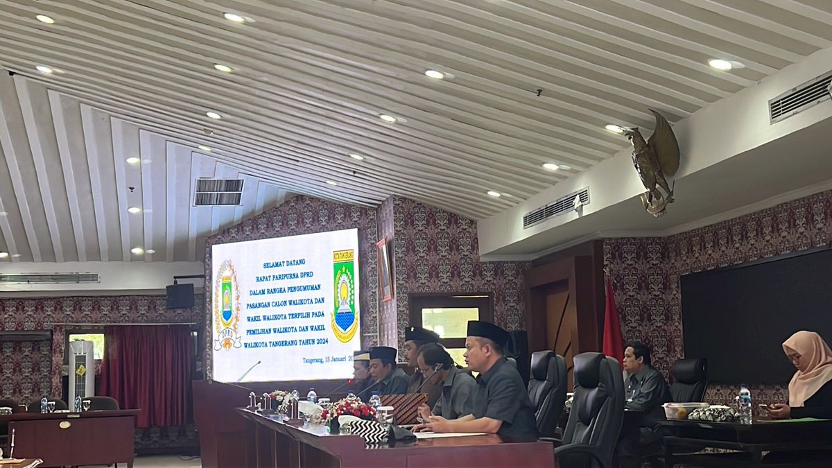 _ridwanakbar's tweet photo. Selamat pak Sachrudin sudah ditetapkan menjadi Walikota Tangerang. Tinggal nunggu pelantikan.

Semoga kebijakan bapak semakin berpihak kepada rakyat. Kami awasi terus kebijakan bapak. Semoga amanah. https://t.co/aAGg0cA3KZ