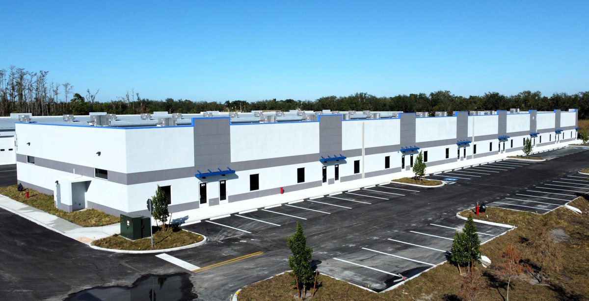 realty_bartley's tweet photo. 📢Attention Businesses &amp; Investors in Fort Myers!
Unveiling the Lee Rd Flex Suite - The Perfect Fit for Your Industrial Needs!
🏢 Spacious 30,000 sq ft building
🏢 Individual 2,000 sq ft units
🏢 Available for Sale or Lease
📞 Contact David Bartley at 239-784-3283 https://t.co/lFADAANoeH
