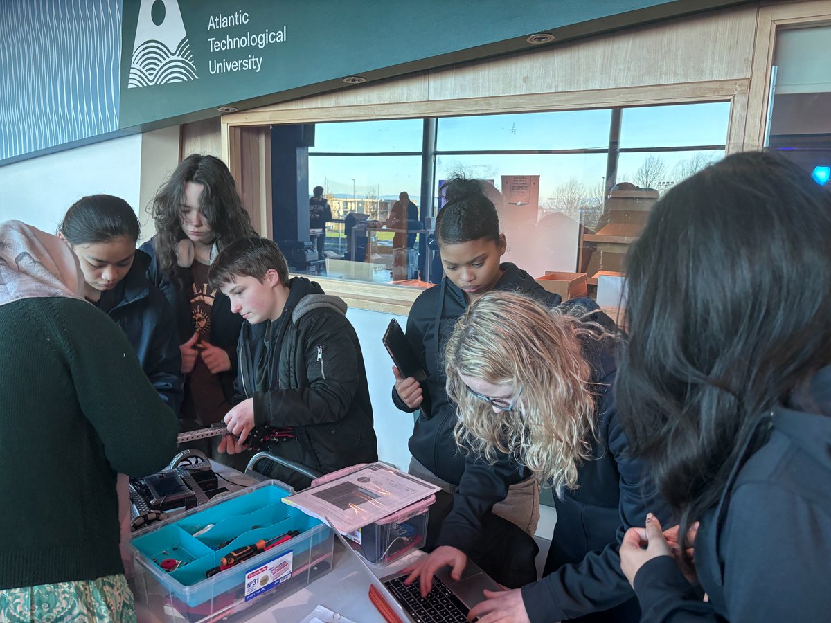 TeenTurn's tweet photo. Upskilling is central to our mission. Our extracurricular clubs provide continuous learning in the fundamentals of physics, mathematics, computer programming, electronics, and mechanics that are essential competencies in engineering fields. Good luck today to our PLUS clubbers! https://t.co/MZnOr9ObJB