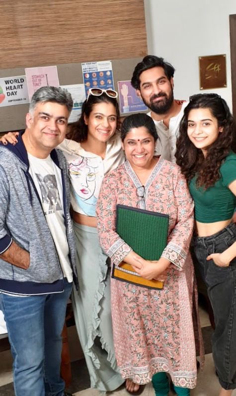 itsKajolD's tweet image. Can’t remember what the joke was but I’m sure it was dirty 😜

#4years #Tribhanga